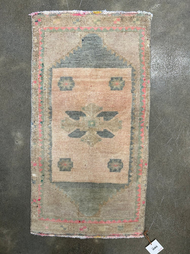 Vintage Mini Rug No. 670
