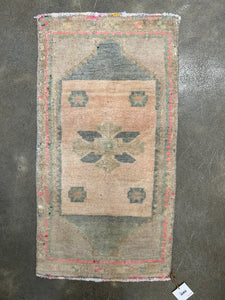 Vintage Mini Rug No. 670