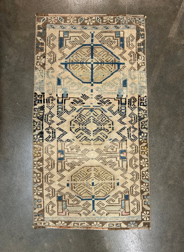 Vintage Mini Rug No. 692