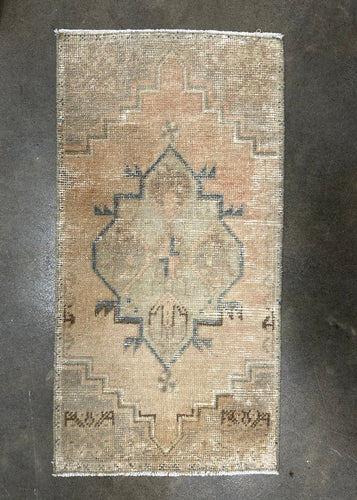 Vintage Mini Rug No. 690