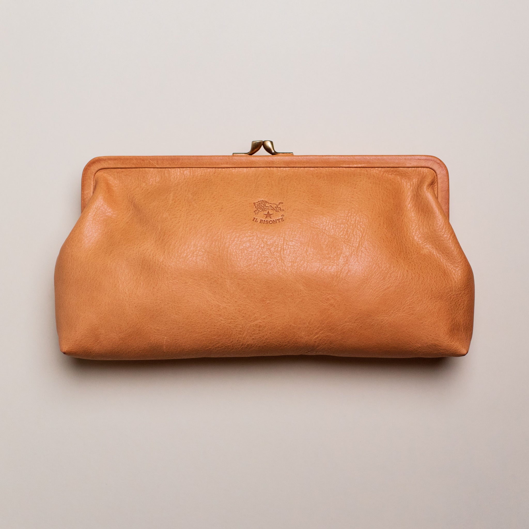 Giulia  Women's clutch bag in leather color caramel – Il Bisonte